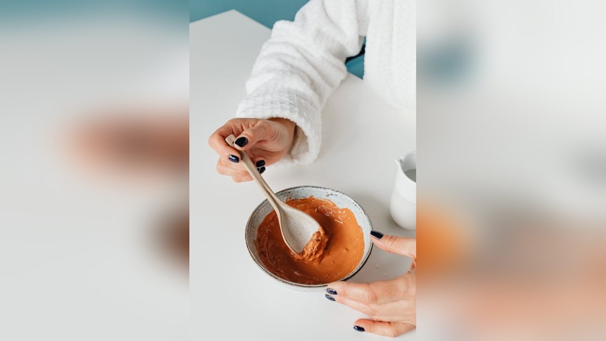 Hair Masks and Deep Conditioning: DIY vs. Store