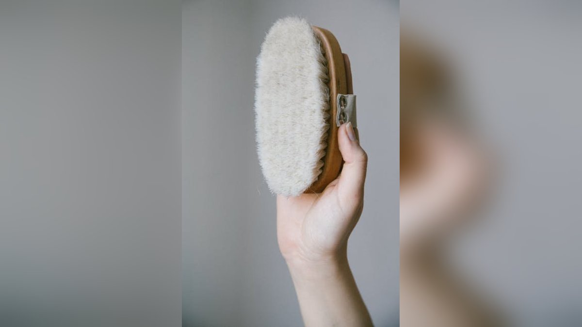 Dry Brushing: Benefits, Technique, and Best