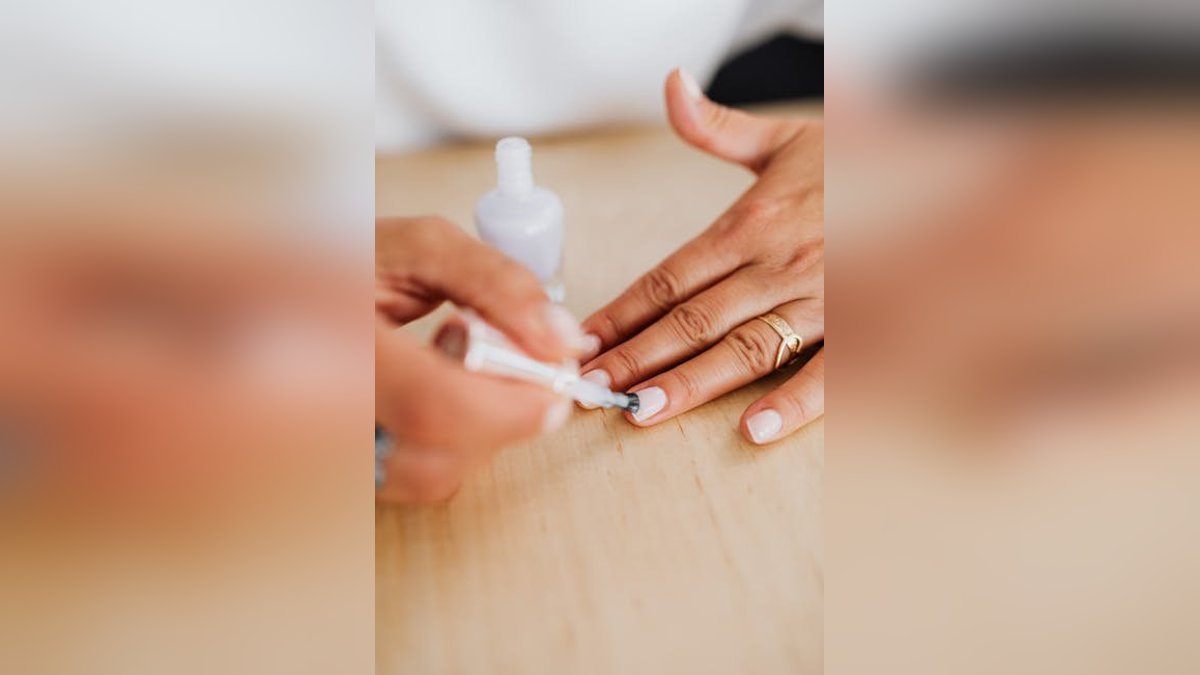 Gel Nails at Home: Complete Kit Guide and